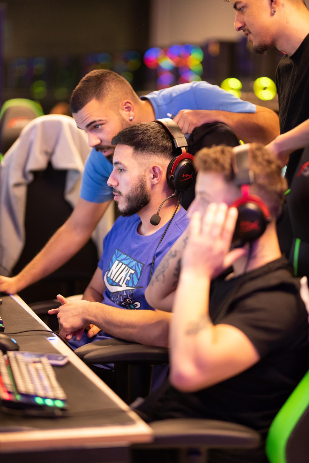 MDR Gaming House'da arkadaşlarla gaming